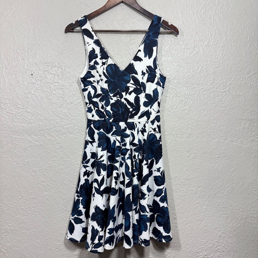 Soprano Fit & Flare Mini Dress Small Skater‎ Floral Watercolor V Neck Zipper Y2K